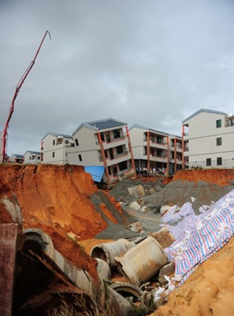 混凝土、民房傾斜