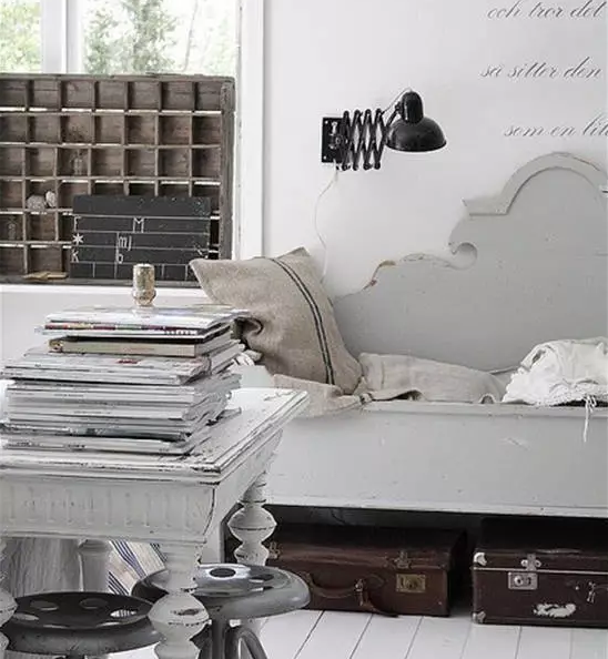 書(shū),臺(tái)燈