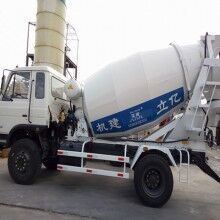 河南攪拌罐車(chē)生產(chǎn)廠家，億立實(shí)業(yè)4m3混凝土罐車(chē)專(zhuān)賣(mài)