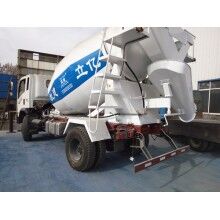 5m3混凝土罐車(chē)最新價(jià)格，億立攪拌罐車(chē)廠家直銷(xiāo)